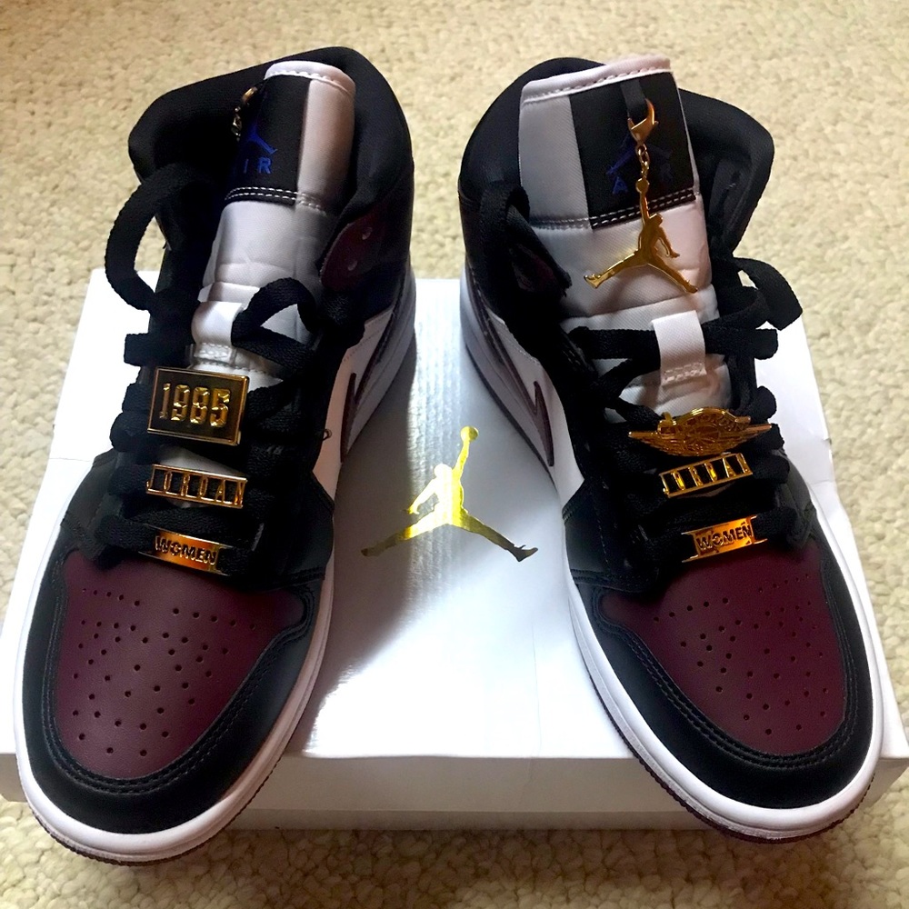 Jordan 1 Mid SE Black Dark Beetroot (W)